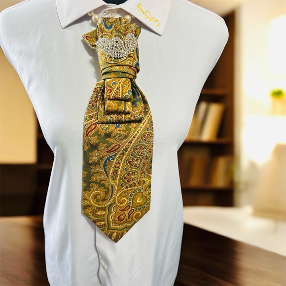 Gap Premium Jewelry - Elegant Paisley Gold Necktie with Butterfly Brooch
